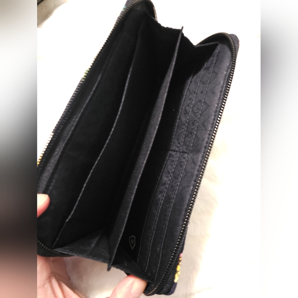 Bundle Vera Bradley Crossbody Purse, Wallet, Pouches,Market Totes, Wristlet EUC - Picture 10 of 14